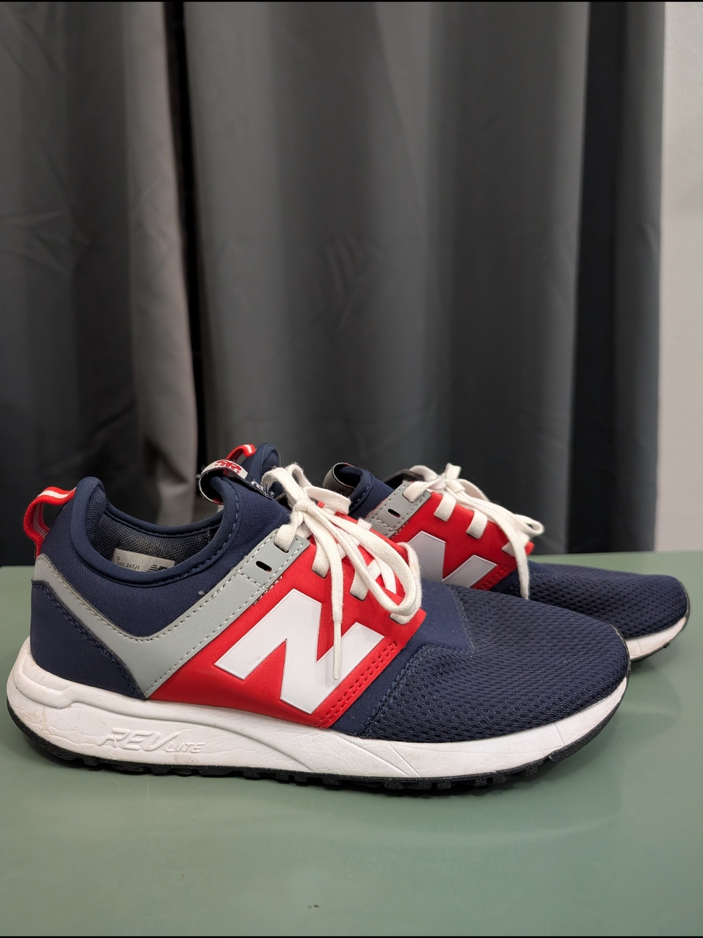 New Balance Women’s Red/White/Blue 24/7 Athletic Sneakers SZ 8 - Picture 2 of 11